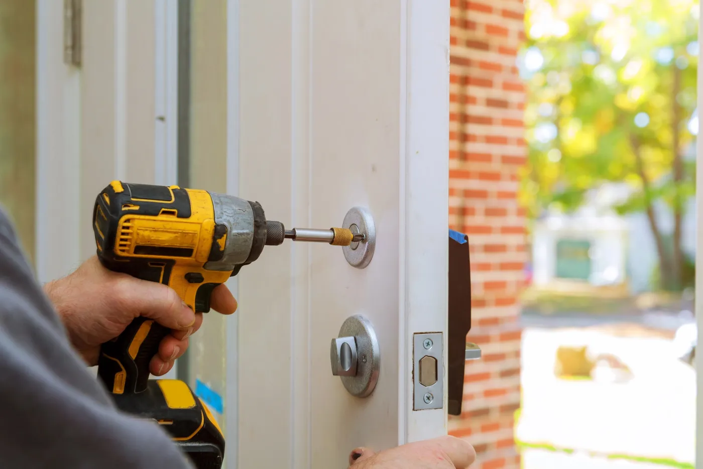 Réglage des points d'une serrure multipoints sur une porte d'entrée à Plaisir (78370)